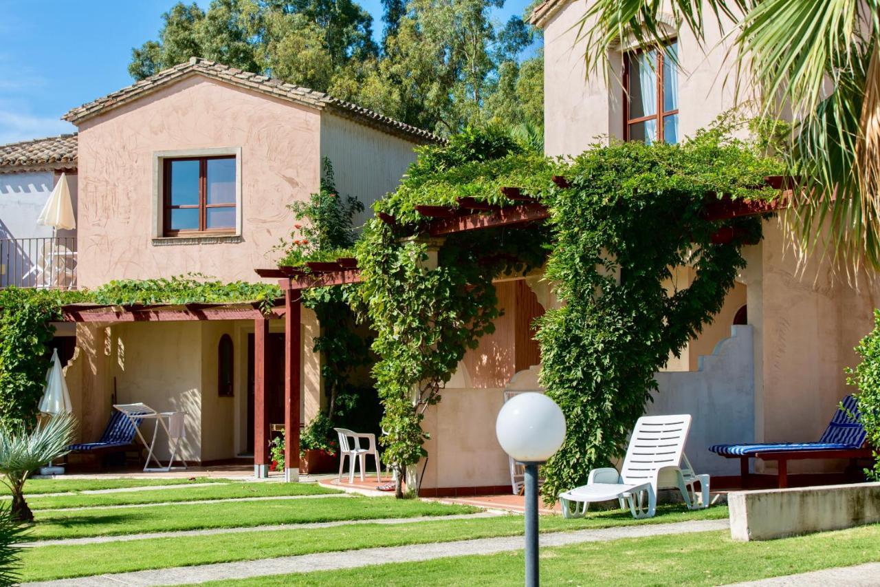 Apartments In Residence With Swimming Pool In Santa Margherita Di Pula, 250 Meters From The Sea Dış mekan fotoğraf