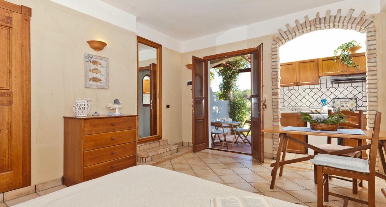 Apartments In Residence With Swimming Pool In Santa Margherita Di Pula, 250 Meters From The Sea Dış mekan fotoğraf