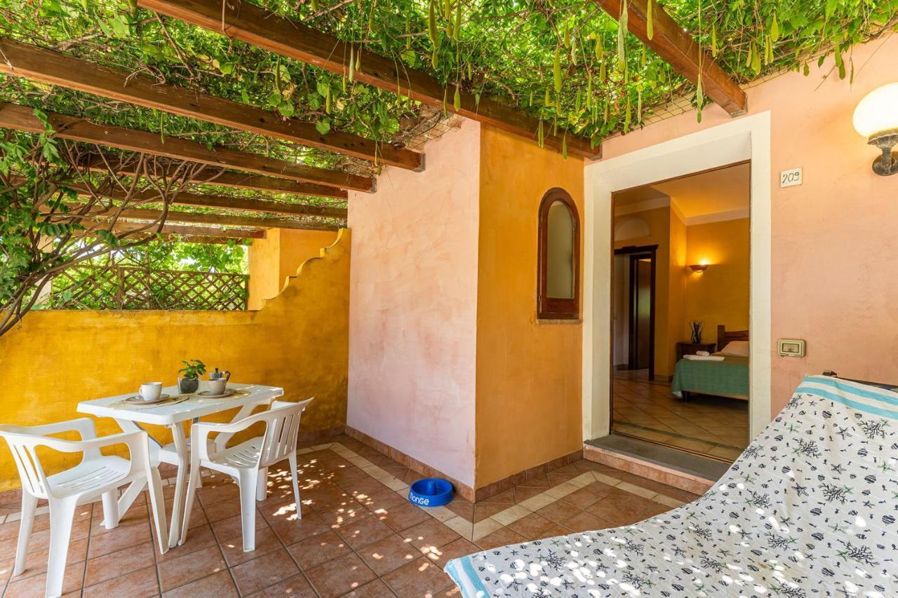 Apartments In Residence With Swimming Pool In Santa Margherita Di Pula, 250 Meters From The Sea Dış mekan fotoğraf